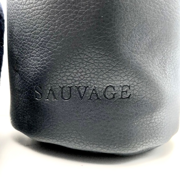 DIOR Bag & Towel Gift Set SAUVAGE NEW BOX - Picture 3 of 7